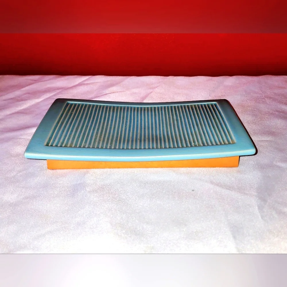 Ceramic decorative shelf